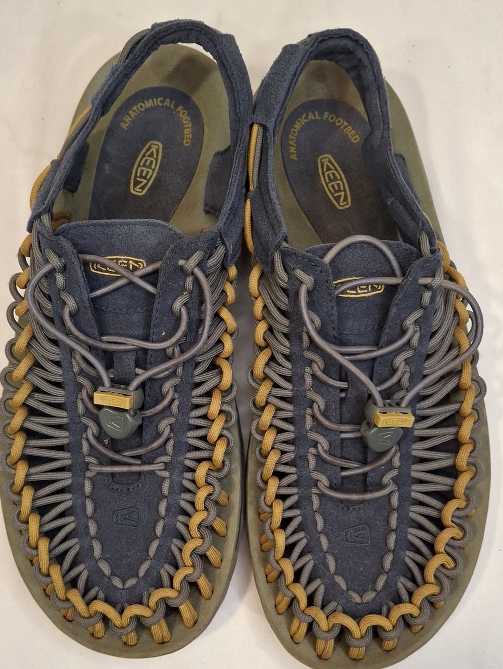 KEEN UNEEK Mens Sandal with Distinctive Interlocking woven cord design.